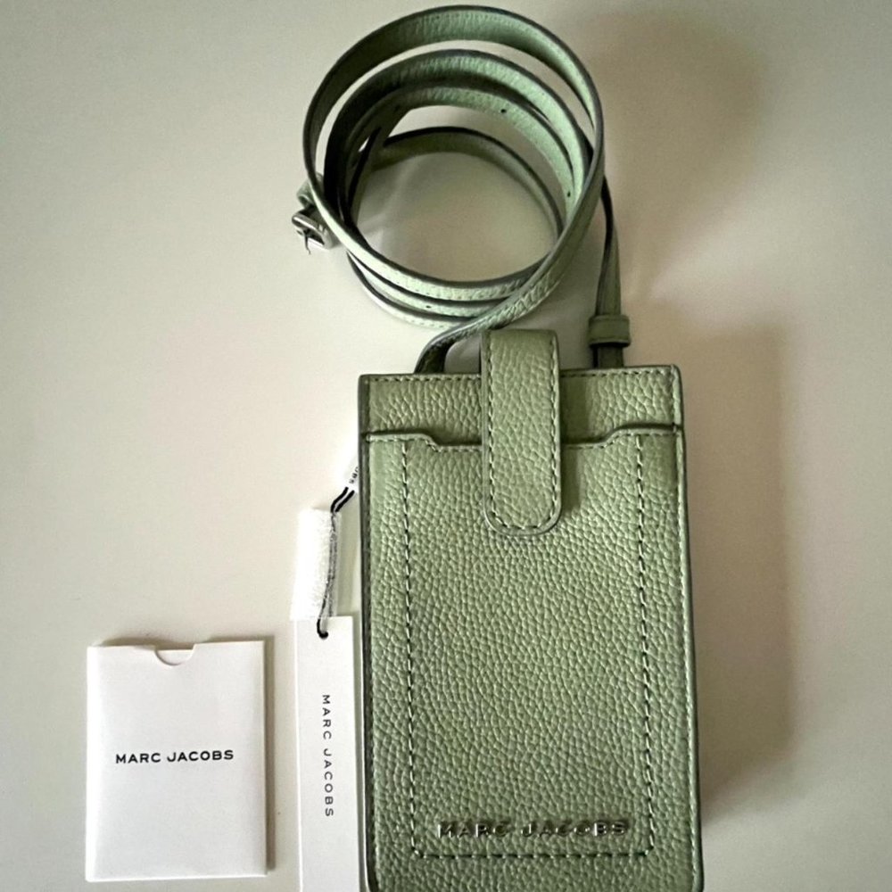 MARC JACOBS The Groove Leather Crossbody Phone Case